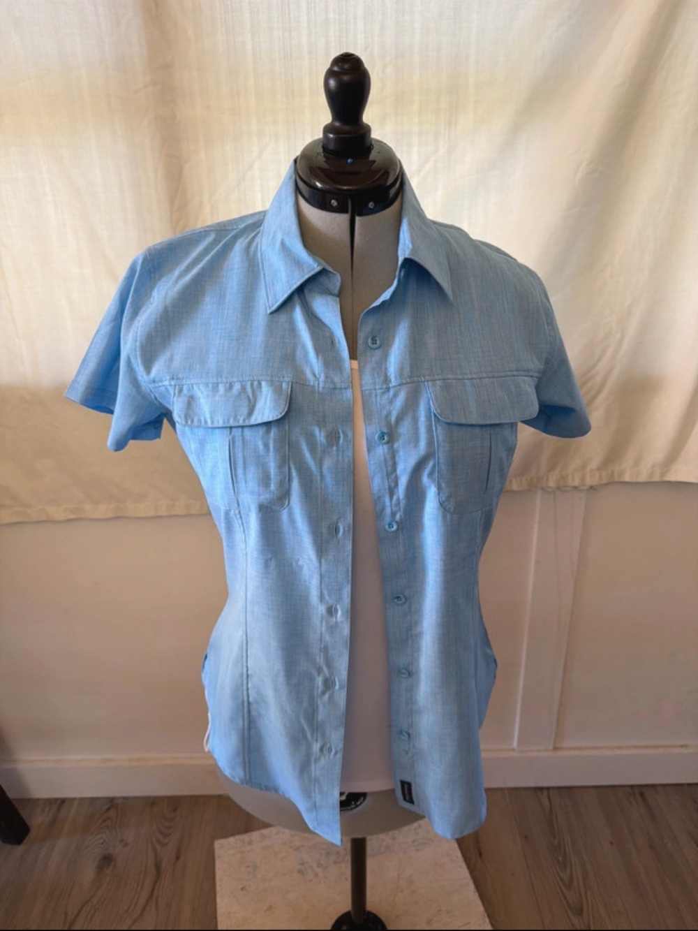 Magellan Outdoors Light Blue Short-Sleeve Button-Down Shirt